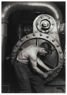 Lewis Hine(1874-1940)  - 
Powerhouse mechanic working -
Boeken, schrijfwaren, etc.-set - 
RPC032-1